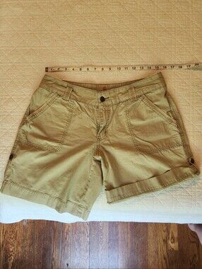 Carhartt Khaki Women’s Cargo Shorts